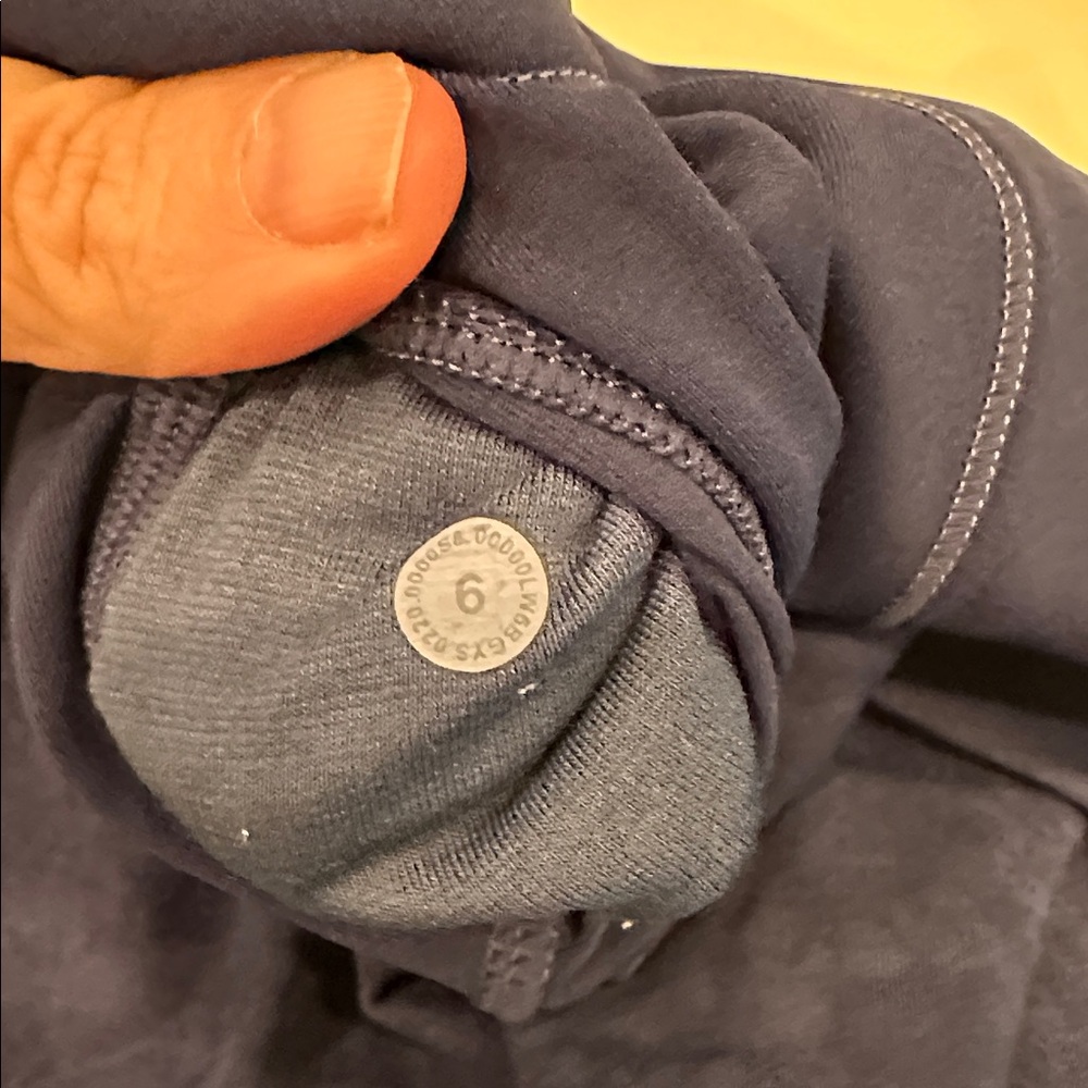 Lululemon navy specked leggings size 6 - Picture 2 of 4